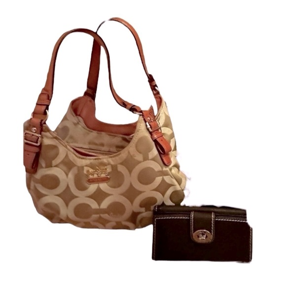 SOLD DO NOT BUY. Coach Bag. WALLET OS SOLD. Bag available on another listing - Picture 2 of 16